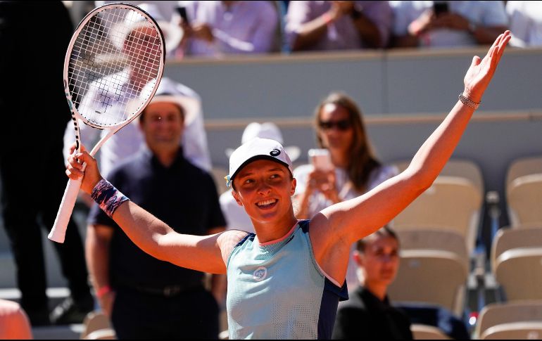 Iga Swiatek llegará a 35 victorias consecutivas si vence este día en la final de Roland Garros a la estadounidense Coco Gauff. AP/M. Euler