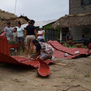 "Agatha" arrancó techos y ventanas