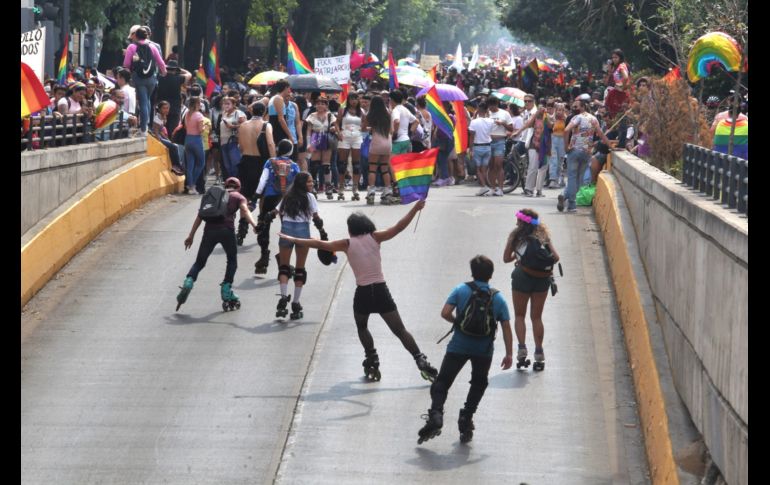 Integrantes de la comunidad lesbiana, gay, bisexual, transgénero, transexual, travesti, intersexual y queer (LGBTTTIQ) tomaron las calles de Guadalajara en el Día del Orgullo.- EL INFORMADOR/ A. CAMACHO