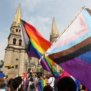 Marcha del Orgullo: Llenan de arcoíris la Plaza Liberación