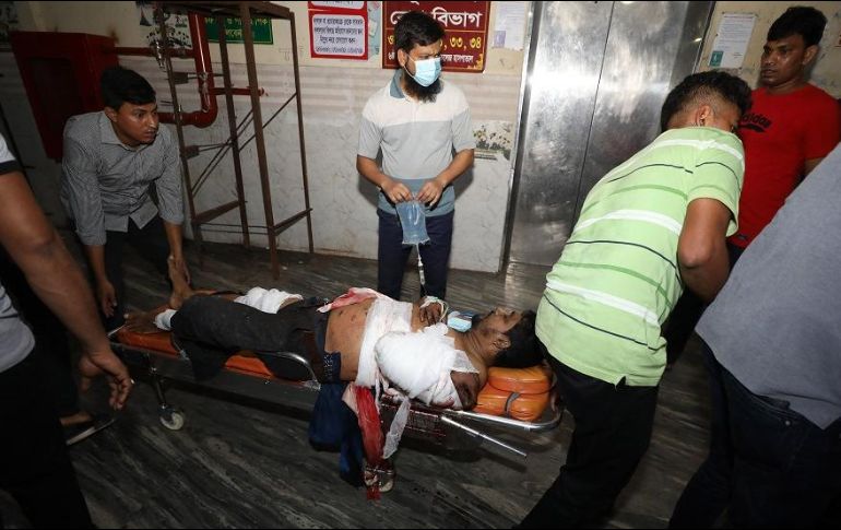 Varios de los heridos trasladados a los hospitales más cercanos presentan cortaduras en las manos y piernas. AFP