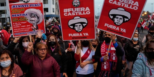 Marchan en Lima para exigir la renuncia del presidente | El Informador