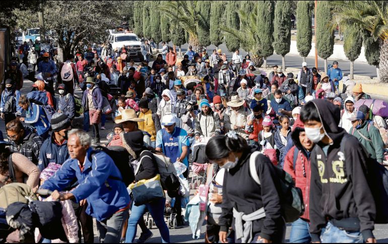 Migrantes se organizan para entrar de manera masiva y protegerse mutuamente. EFE/Archivo