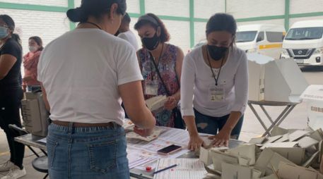 Ciudadanos de Aguascalientes, Oaxaca, Hidalgo, Quintana Roo, Tamaulipas y Durango acudieron a las urnas y ya se realiza el conteo de votos.  ESPECIAL