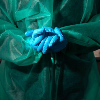 Dos especialistas atienden a los afectados por polución en agua