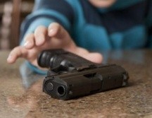 Un niño de dos años mató a su padre por accidente en Orlando, Florida al dispararle con un arma cargada. SUN