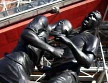 La estatua de bronce, de más de cinco metros de alta y de varias toneladas de peso, es obra del artista francés Adel Abdessemed. AFP / ARCHIVO