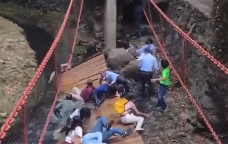 El percance ocurrió la tarde de hoy martes en el Parque Porfirio Díaz de Cuernavaca. ESPECIAL /