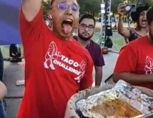 Armando comió 50 tacos en tan sólo dos minutos. ESPECIAL