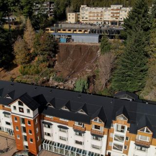 Un alud deja un muerto y dos desaparecidos en hotel de Argentina