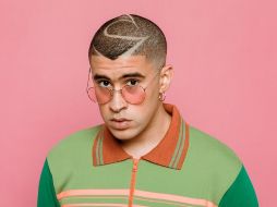 El músico llamó la atención de los cibernautas por su atuendo, que incluía la falda, playera de red negra, unas botas y una chamarra negra de piel. EFE / ARCHIVO