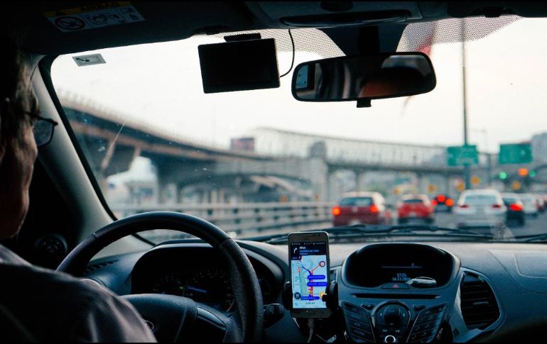 Autorizaciones y registro de vehículos de plataformas móviles, es solo uno de los beneficios que se podrán tener con ventanilla digital. ESPECIAL
