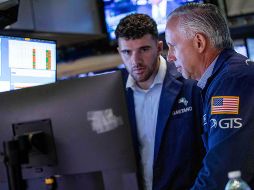 El Dow Jones recortó 269.24 puntos, hasta 32 mil 910.90 unidades. AP/A. Ringler