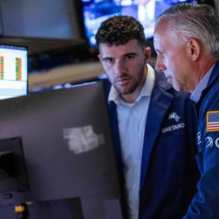 Wall Street cierra en rojo y el Dow Jones baja 0.81 %