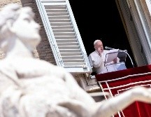 El Vaticano no ha informado oficialmente sobre qué tipo de problema tiene el Pontífice, aunque algunas fuentes indican que padece de una artritis crónica. EFE / ARCHIVO