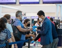 El gobierno de Biden implementó el requisito de las pruebas COVID el año pasado, el mandato vencerá en el primer minuto del domingo 12 de junio. EL INFORMADOR/ARCHIVO