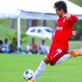 ¡Con el pie derecho! Chivas golea en su primer juego de pretemporada