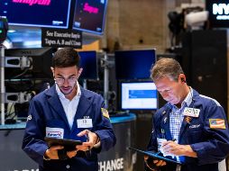 Este viernes, el índice industrial Dow Jones dejó 2.73%, a 31 mil 392.79 puntos. AP/D. Nemec