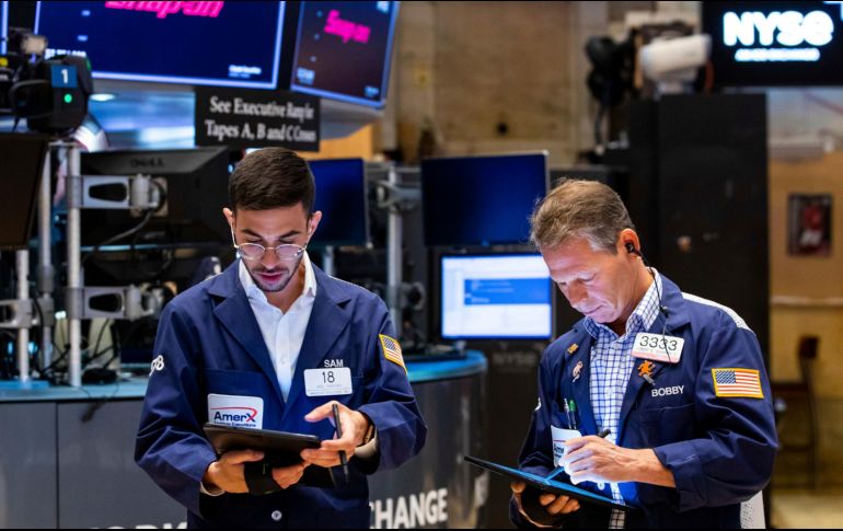 Este viernes, el índice industrial Dow Jones dejó 2.73%, a 31 mil 392.79 puntos. AP/D. Nemec