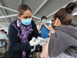 En los casos confirmados se detecta un predomino en mujeres (52.1%), y una mediana de edad de 38 años. SUN