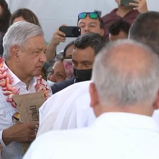 López Obrador y Murat recorren comunidades de Oaxaca afectadas por "Agatha"