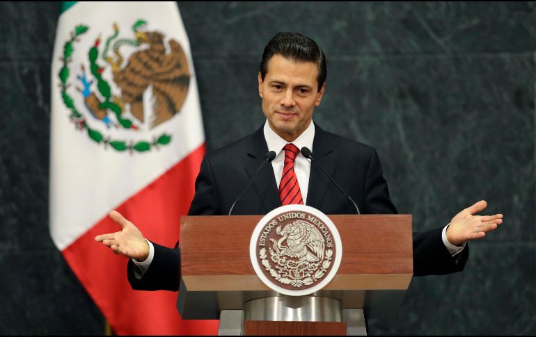 Enrique Peña Nieto mejor partió a España, donde ha mostrado que es una persona que entiende y sabe guardar las formas en su papel de expresidente. AP / ARCHIVO