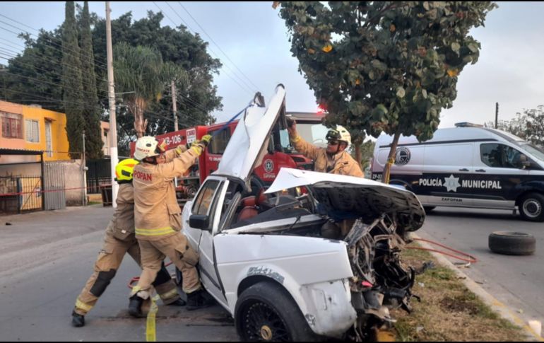 El accidente se registró alrededor de las 4:00 horas en la vía mencionada a su cruce con avenida Valle de Tesistán, en la colonia Jardines del Valle. ESPECIAL / Protección Civil Zapopan