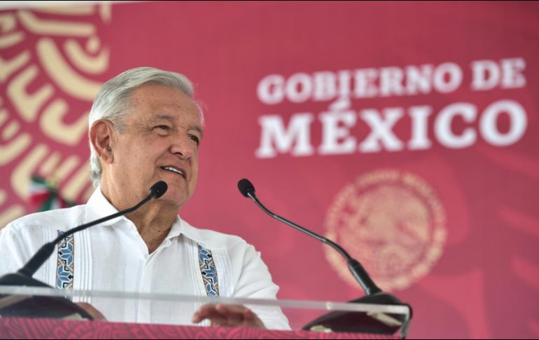 López Obrador aseguró que, aunque sus adversarios se molesten, seguirá reforzando a Pemex y a CFE. ESPECIAL /