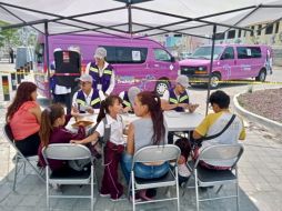 Los asesores que están en las unidades móviles atienden a la población en general y a los promotores de espacios laborales para que ingresen a la plataforma, se registren. CORTESÍA / Gobierno de Jalisco