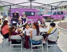 Los asesores que están en las unidades móviles atienden a la población en general y a los promotores de espacios laborales para que ingresen a la plataforma, se registren. CORTESÍA / Gobierno de Jalisco