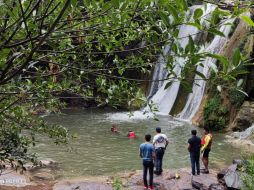 El cuerpo se encontraba a unos 10 metros de profundidad y a unos cinco de la orilla. ESPECIAL