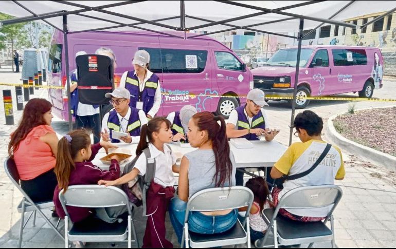 Los interesados deben ser mayores de 17 años y llevar su identificación oficial para llenar el registro de la plataforma www.jaliscotrabaja.com.mx. ESPECIAL