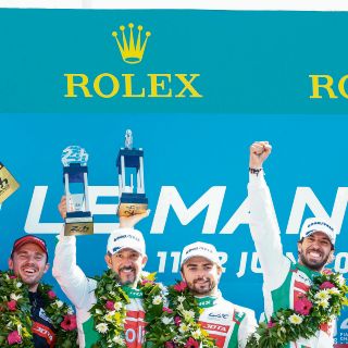 Mexicanos acarician la Triple Corona