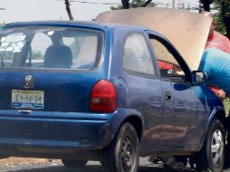 Algunos habitantes refieren que no cuentan con el dinero para comprar automóviles más nuevos. EL INFORMADOR/ A. Camacho