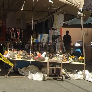 Asesinan a un hombre en un tianguis de Iztapalapa