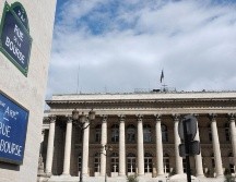 El índice CAC 40 de París perdió 2.67%, mientras que la bolsa de Fráncfort cedía 2.43%, cerrando su quinta sesión consecutiva de baja. AFP / ARCHIVO