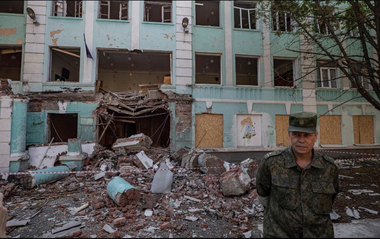 Vista de edificios dañados en Donetsk tras un bombardeo por parte de las fuerzas de Kiev. EFE/S. Ilnitsky