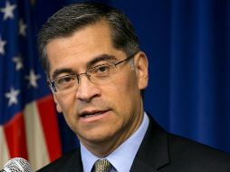 Xavier Becerra acompañó a Joe Biden en la Cumbre de las Américas la semana pasada en Los Ángeles. AP/ARCHIVO
