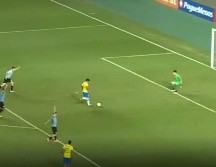 La anotación ya le está dando la vuelta al mundo y es que los dos protagonistas del gol tienen apenas 17 años y ya dan muestras grandes de su calidad.  ESPECIAL