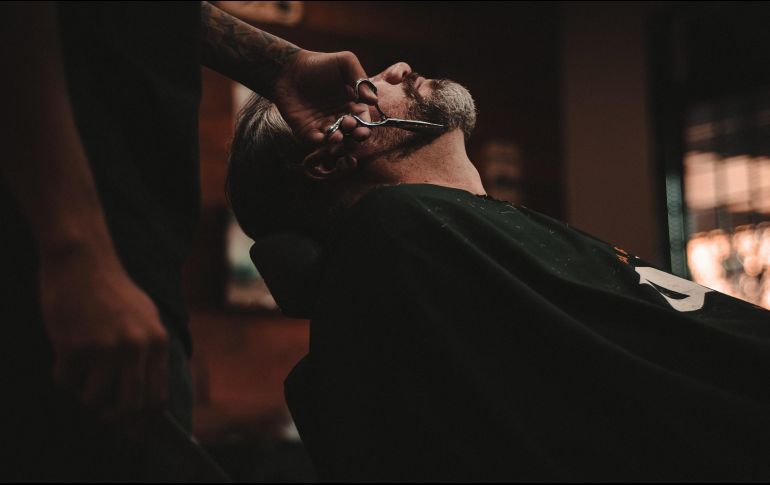 Conoce dos productos ideales para el cuidado de la barba y el bigote. ESPECIAL/Photo by Allef Vinicius on Unsplash.