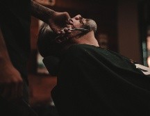 Conoce dos productos ideales para el cuidado de la barba y el bigote. ESPECIAL/Photo by Allef Vinicius on Unsplash.