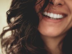 Conoce los alimentos que pueden detonar la sensibilidad dental. ESPECIAL/Photo by Lesly Juarez on Unsplash.