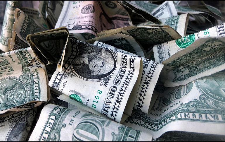 La cotización del dólar al mayoreo en los mercados internacionales se ubica en 20.54 pesos, 8.9 centavos o 0.43% superior al cierre del lunes. AP / ARCHIVO