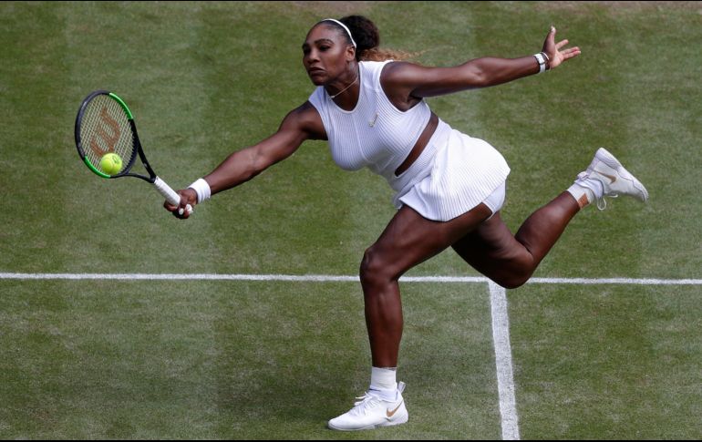 SERENA WILLIAMS. La estadounidense de 40 años, que ganó siete veces el título en la hierba londinense, cayó al puesto mil 208 del mundo. AP / ARCHIVO