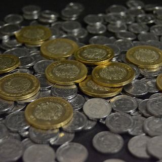 ¿Qué hacer si un restaurante te incluye la propina en la cuenta?