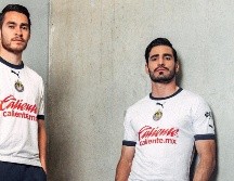 Esta playera será en color blanco, y cuenta con diseños tenues que están inspirados en la arquitectura de la Catedral de Guadalajara. ESPECIAL / Chivas