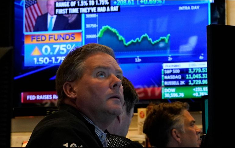 Las alzas en las tasas directrices aumentan el costo de los préstamos que los bancos comerciales otorgan a sus clientes. AFP  / T. A. Clary