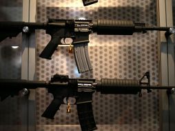 Don Beyer presentó su propuesta como una medida para evitar que se adquieran fácilmente este tipo de armas. AFP/ARCHIVO