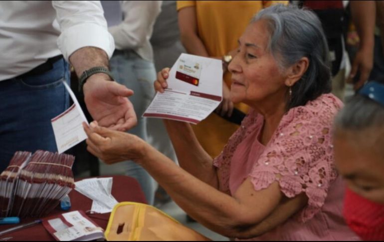 El apoyo a los adultos mayores de 65 años en adelante es de 3 mil 850 pesos bimestrales. ESPECIAL/Gobierno de México