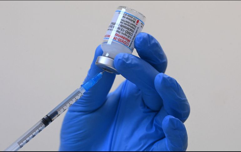 La vacuna contra el COVID que aplicarán a los menores será la de Pfizer. AFP / ARCHIVO